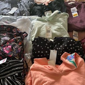 Lot of 12 juniors Macy’s tops -NWT various sizes